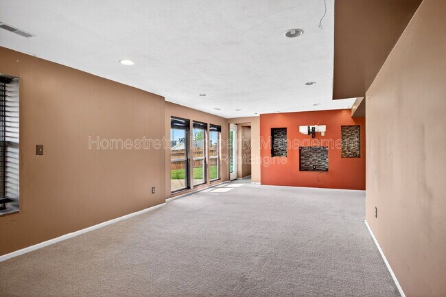 Building Photo - 166 Royallprairie Ln