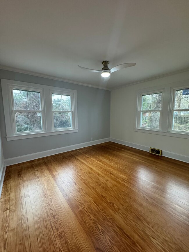 Building Photo - Spectacular Renovation!