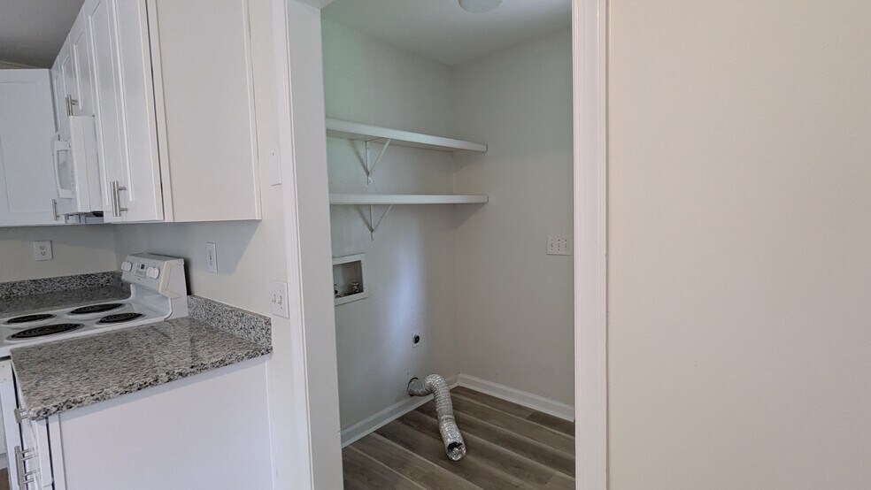 w/d Hook up - 7413 Edenwood Ln