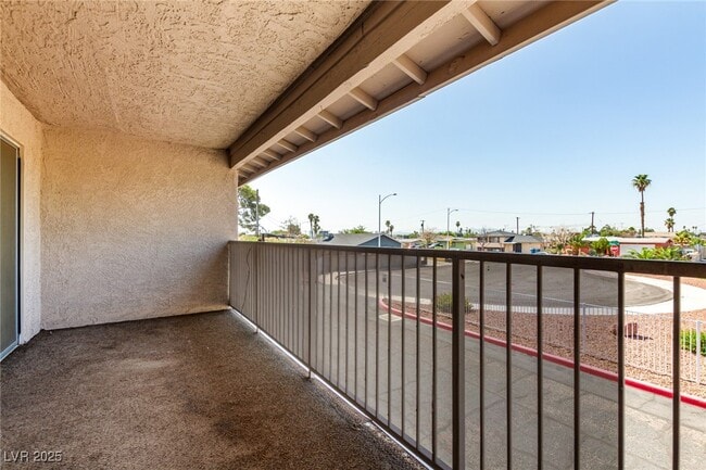 Building Photo - 100 S Crestline Dr