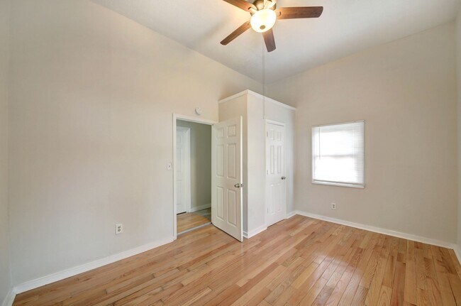 Building Photo - 602 W 36th St