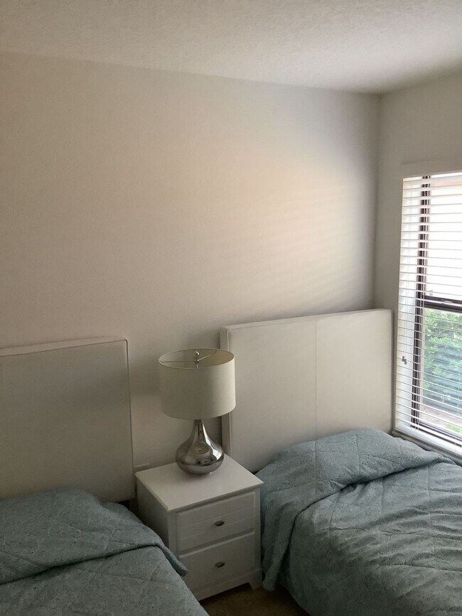 Building Photo - Furnished 4-Bedroom Pool Home in Davenport...