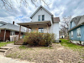 Building Photo - 707 1/2 East 10th Street
