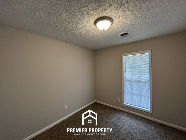 Building Photo - Charming 3BR/2BA Southaven Cove | Vaulted Ceilings, Fireplace & 2-Car Garage