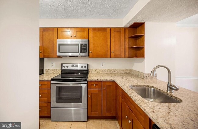 Building Photo - 8439 Lazy Creek Ct