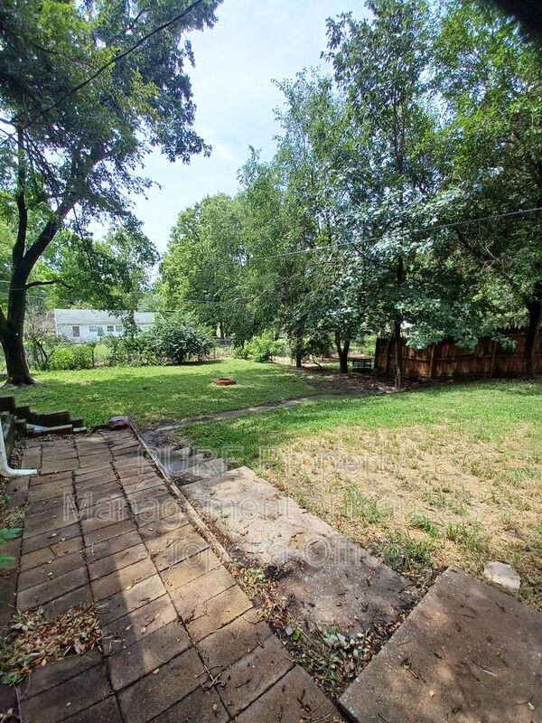 Building Photo - 4227 SW Drury Ln