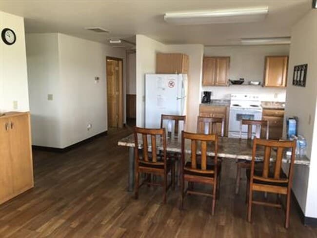 Building Photo - 7 Bed 2.5 Bath House for Rent