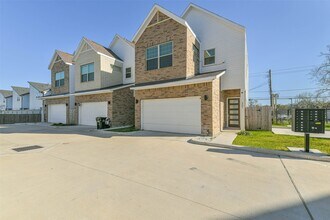 Building Photo - 308 Queen Sude Ln