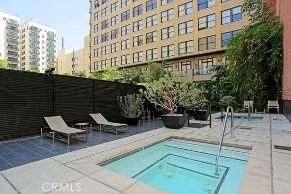 Building Photo - 460 S Spring St