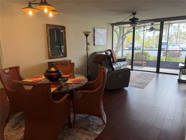 Building Photo - 618 Bird Bay Dr S