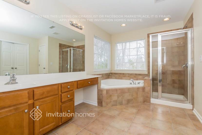 Building Photo - 9822 Edinburgh Ln