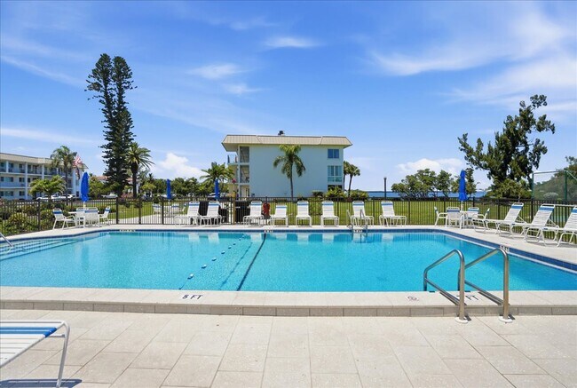 Building Photo - 3330 Gulf of Mexico Dr