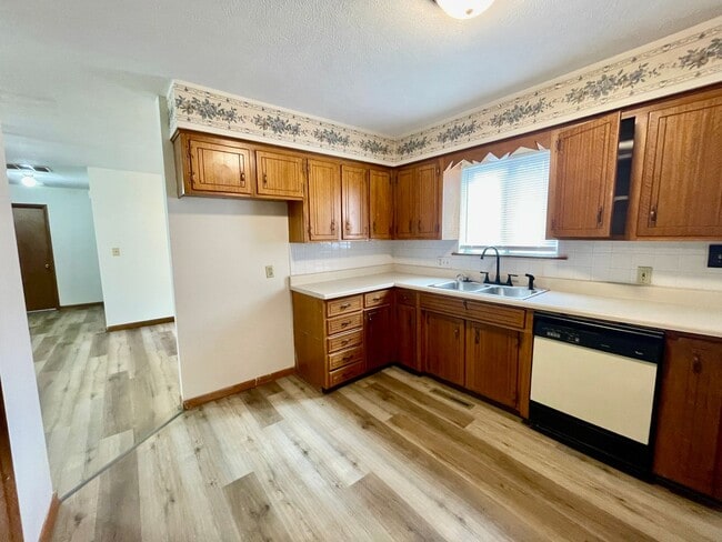 Building Photo - 2146 E Bennett St