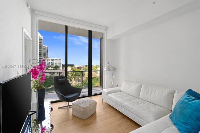 Building Photo - 2678 Tigertail Ave