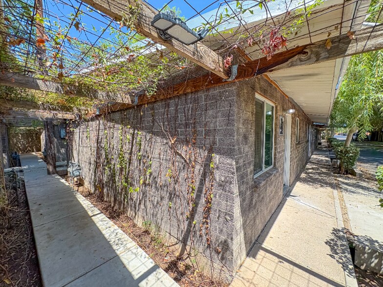 Building Photo - 2222 S Rural Rd