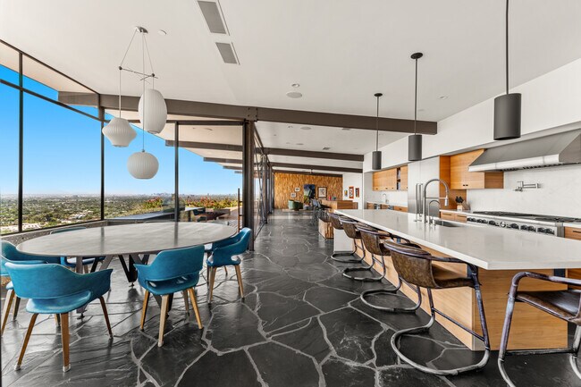 Building Photo - 4925 E Red Rock Dr