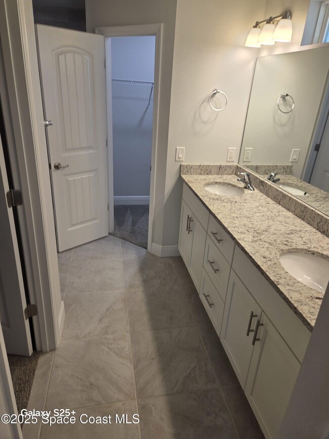 Building Photo - 2437 Hagoplan Ave SW