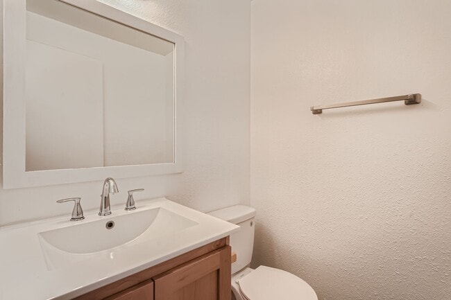 Building Photo - 2025 C St SE