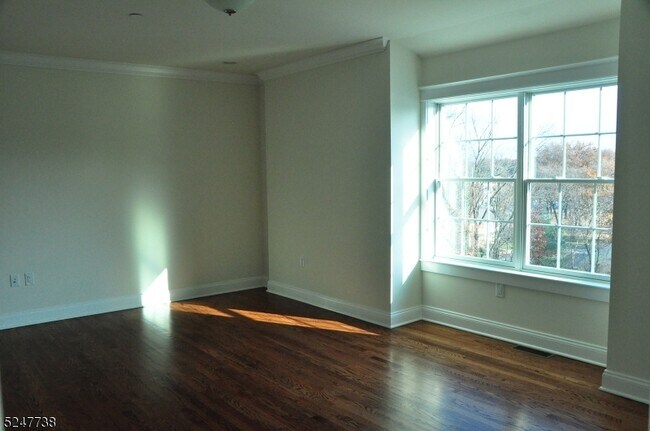 Building Photo - 25 Ridgedale Ave