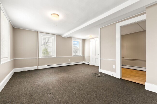 Building Photo - 335 Cabot St