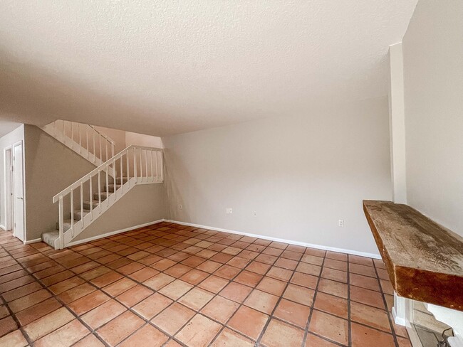 Building Photo - 317 3rd Ln