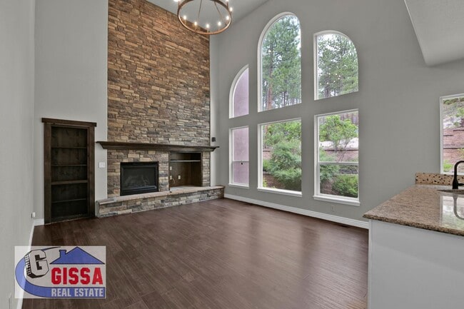 Building Photo - Beautiful home with 7 bedrooms, 5 1/2 bath...