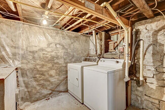 Building Photo - $1,750.00 - 2 Bedrooms, 1 Bathroom, Single...