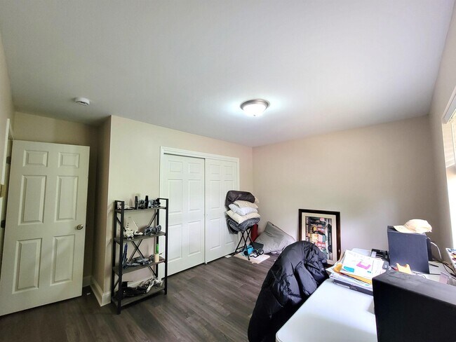 Building Photo - 306 Golden Valley Dr