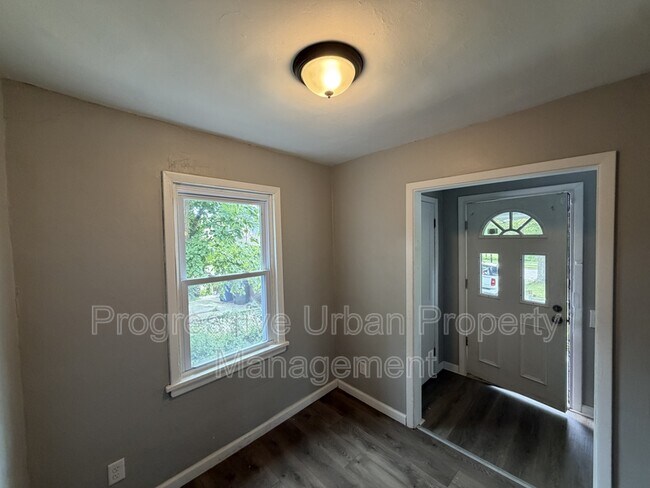 Building Photo - 3899 E 151st St