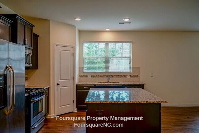 Building Photo - Spacious Single-Family Home with 1st Floor Office, Loft & Fenced Backyard , Includes Washer/Dryer