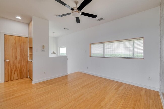 Building Photo - 5517 Agatha Cir