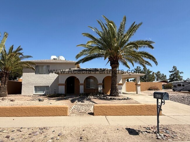 Building Photo - Three Bedroom Multi Level Home