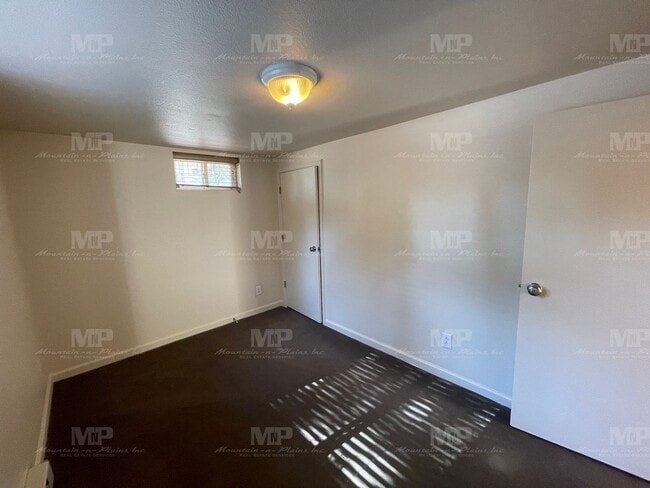 Building Photo - 511 1/2 S Grant Ave