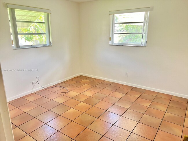 Building Photo - 5133 SW 43rd Terrace