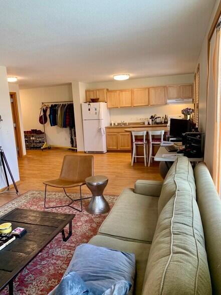 Building Photo - 2050 St Clair Ave