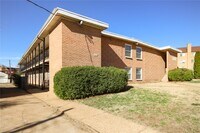 Building Photo - 4770 Kings Dr