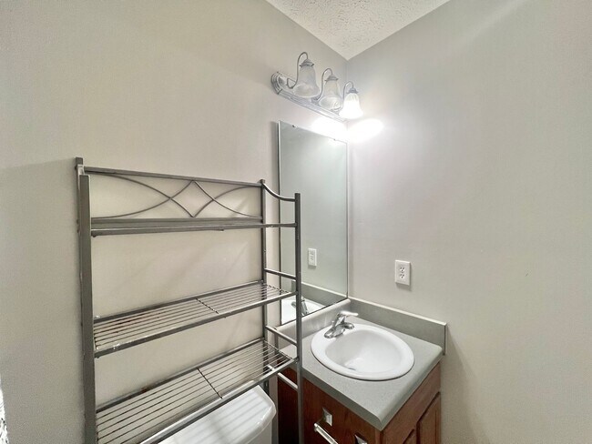 Building Photo - 2019 Spring Creek Dr