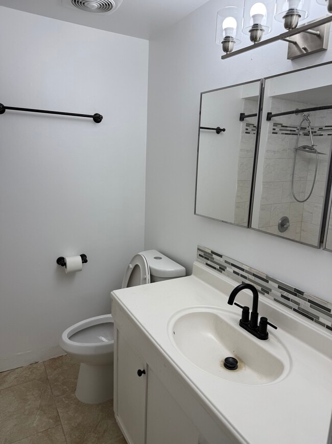 Building Photo - 7234 E Beverly Dr