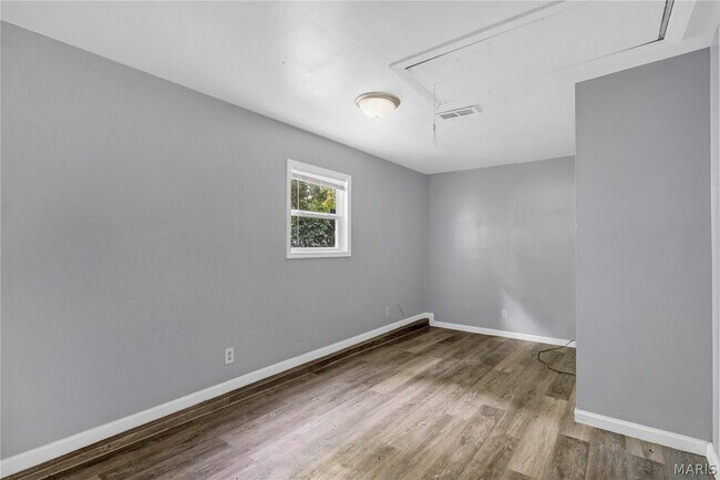 Building Photo - 9713 Dennis Dr
