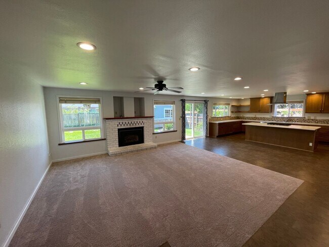 Building Photo - 2409 32nd St