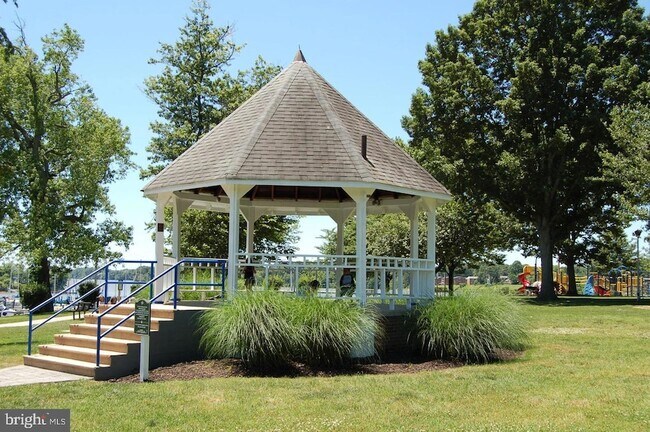 Building Photo - 421 Concord St