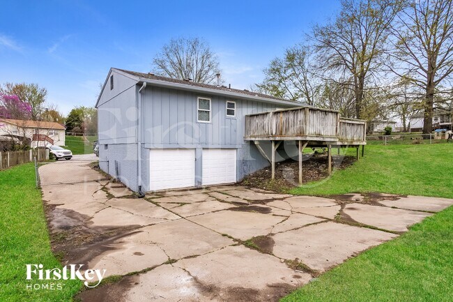 Building Photo - 19304 E 7th St N