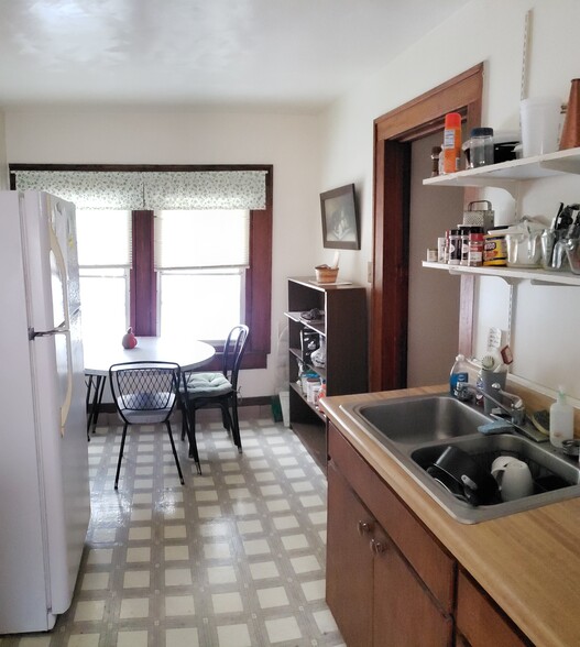 Kitchen - 613 E College St