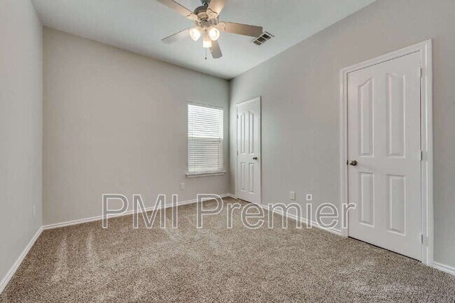 Building Photo - 5832 Center Ridge Dr