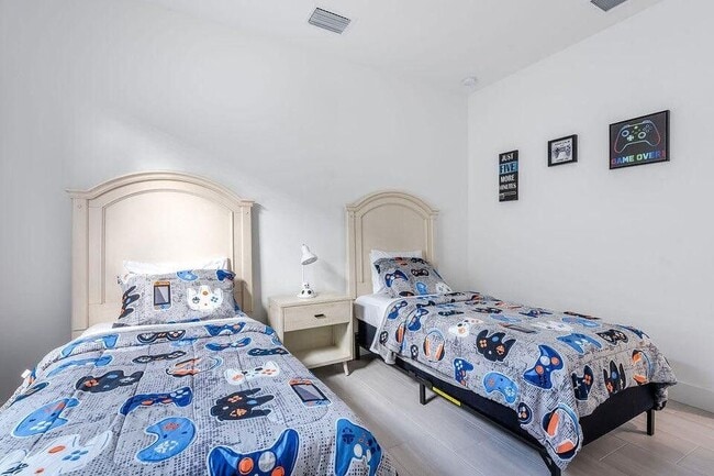 Building Photo - 3177 Hiawatha Ave