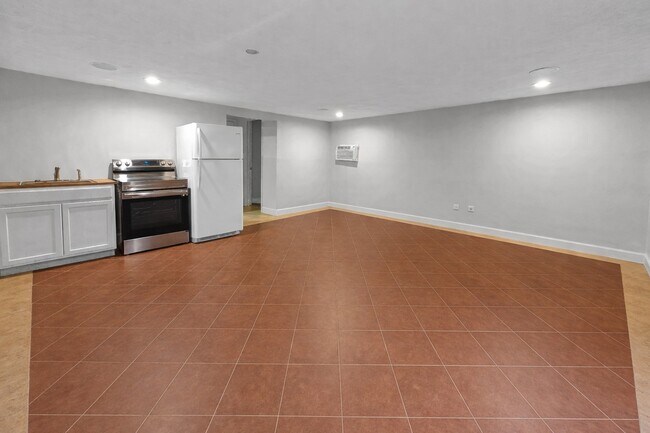 Building Photo - 7013 Hemlock St