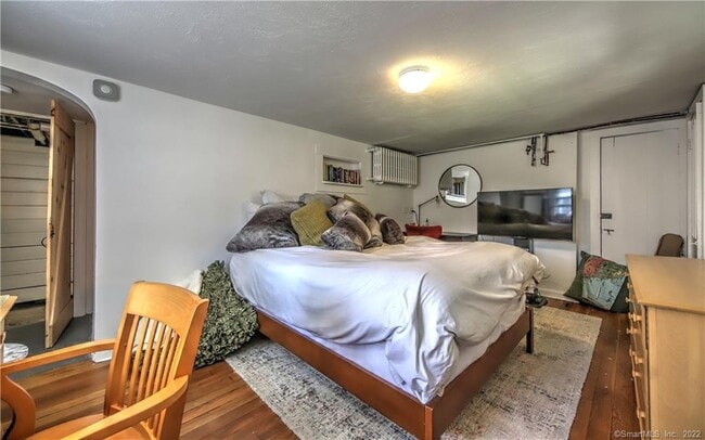 Building Photo - 96 Kings Hwy N