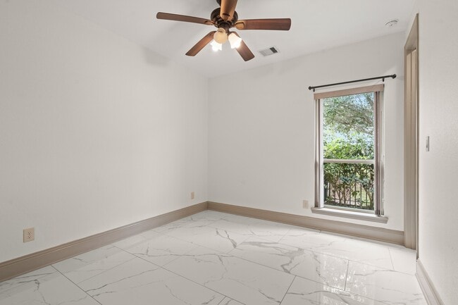 Building Photo - 5327 Metzger Ct