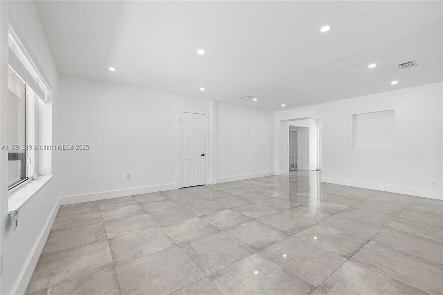 Building Photo - 6511 SW 31st St