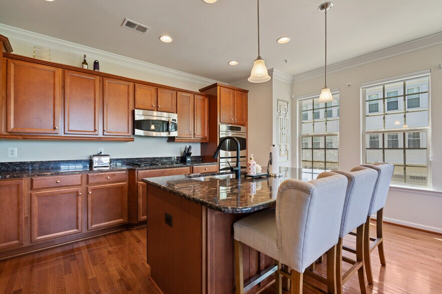 Building Photo - 500 Overlook Park Dr